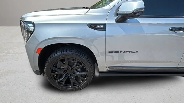 Used 2023 STERLING METALLIC GMC Denali image 39