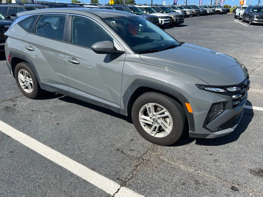 Used 2025 Gray Hyundai SE image 6