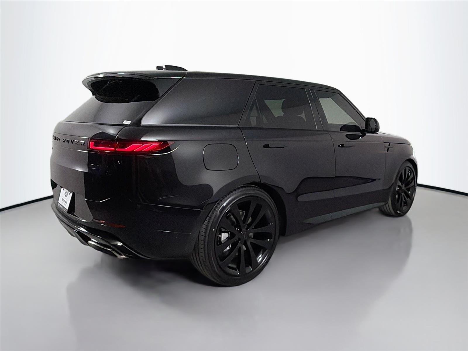 New 2026 Santorini Black LAND ROVER Dynamic SE image 5