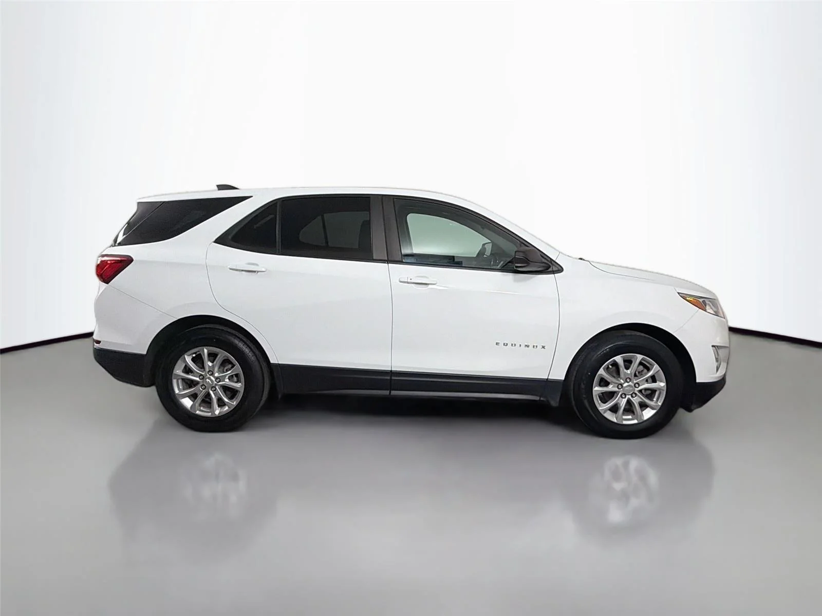 Used 2021 Summit White Chevrolet LS image 4