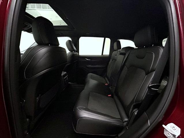 New 2025 Velvet Red Pearl-Coat Exterior Paint Jeep Altitude X image 11