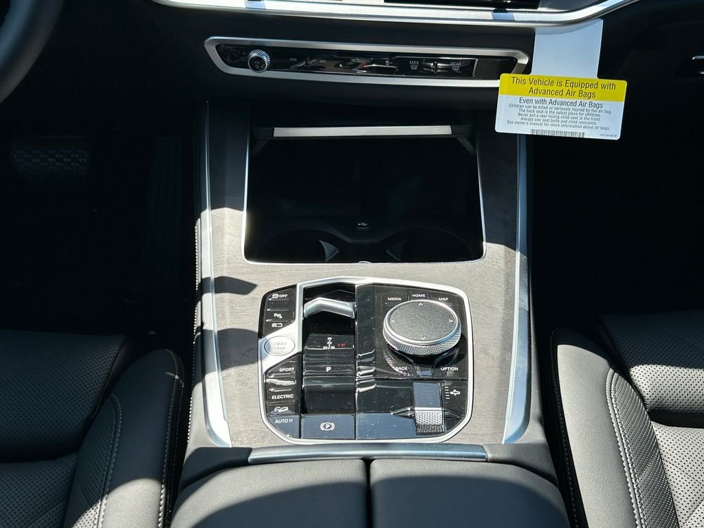 New 2026 Dravit Grey Metallic BMW xDrive50e image 27