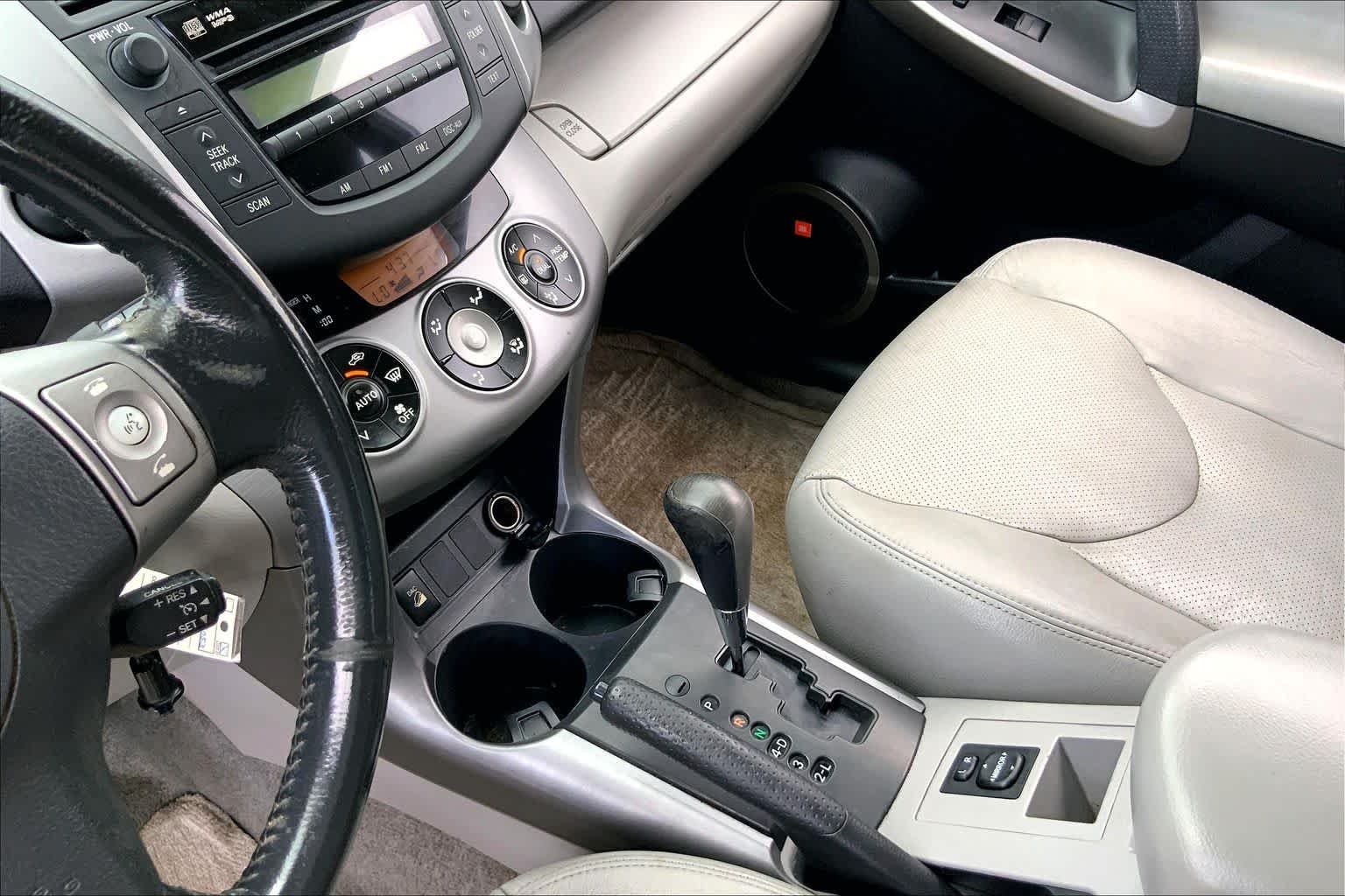Used 2007 Classic Silver Metallic Toyota Limited image 15