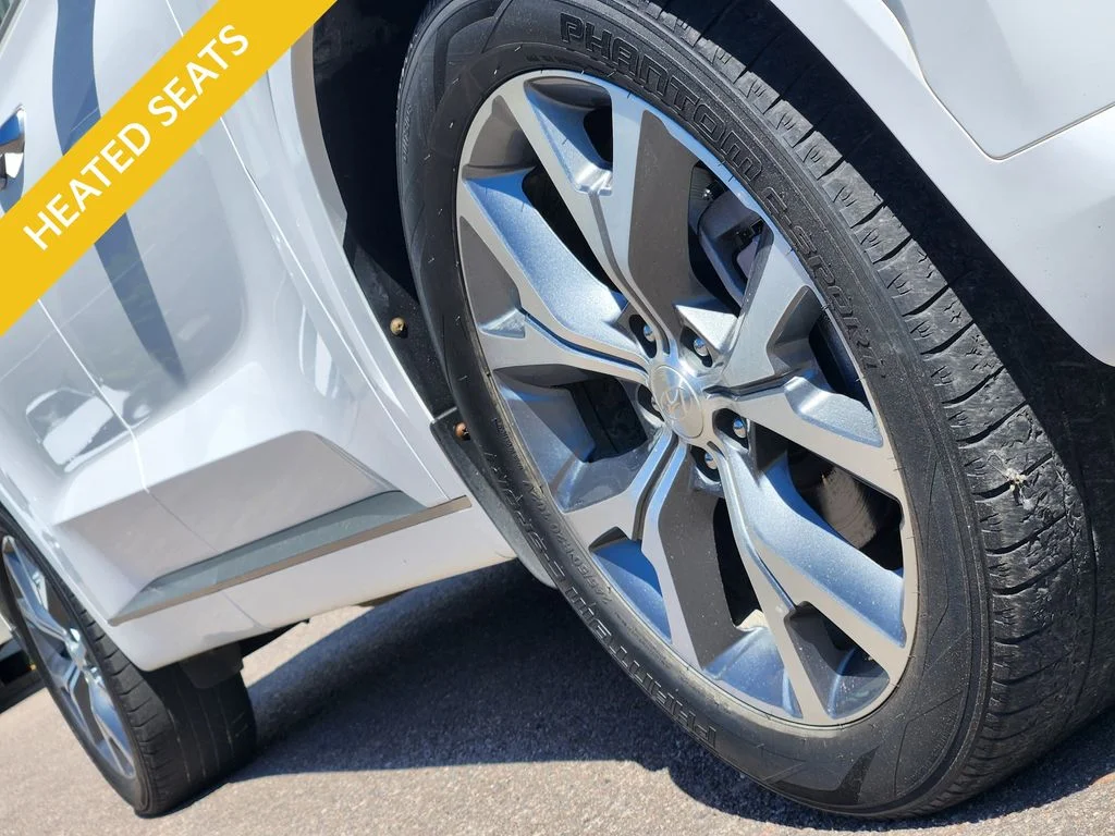Used 2021 White Hyundai Limited image 7