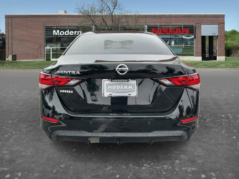 Used 2022 Super Black Nissan S image 3