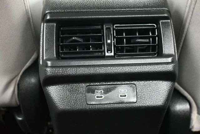 Used 2025 White Honda SE image 11