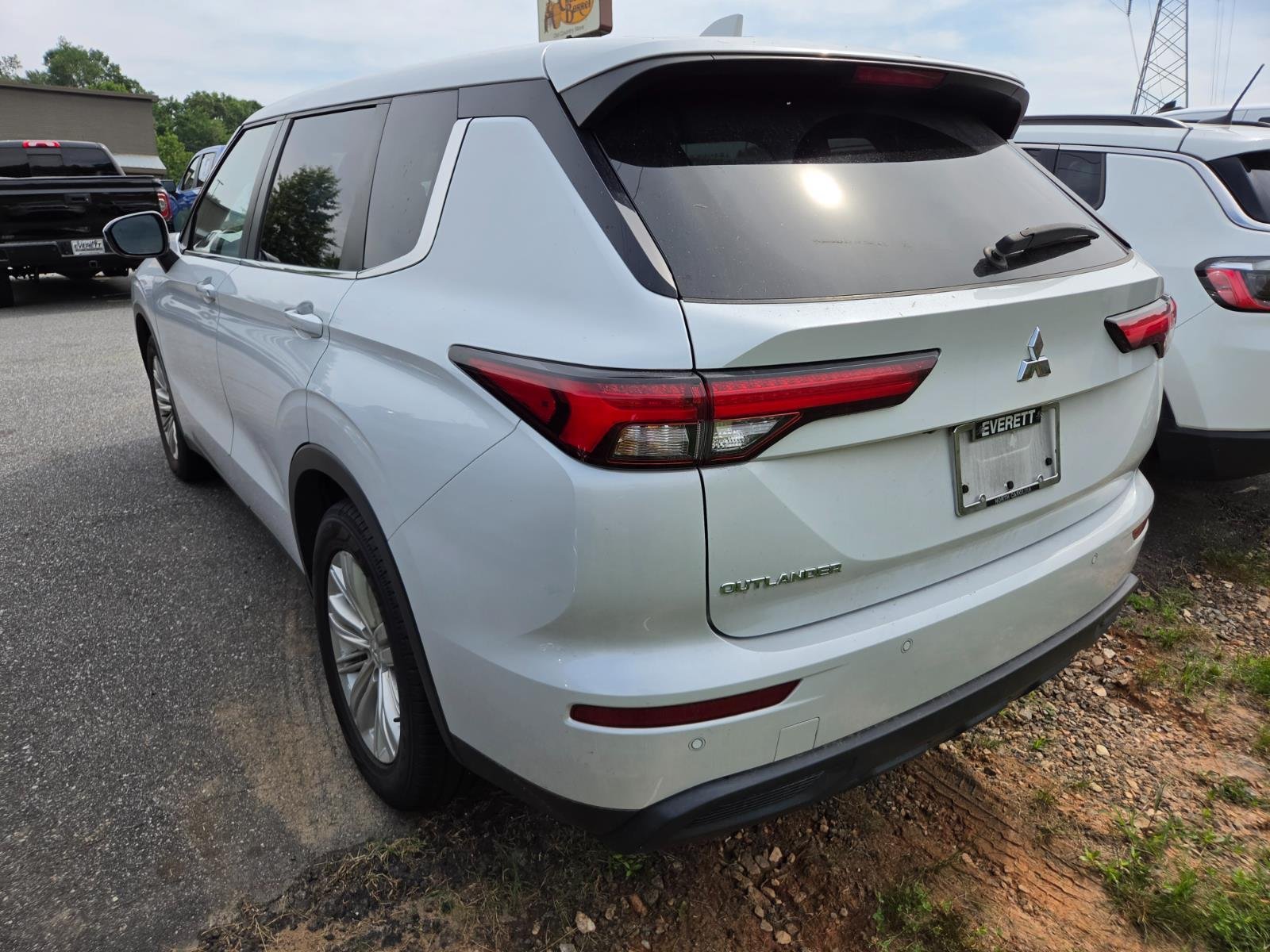Used 2024 Silver Mitsubishi ES image 7