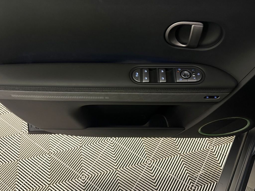 Used 2025 Green Hyundai Limited image 25