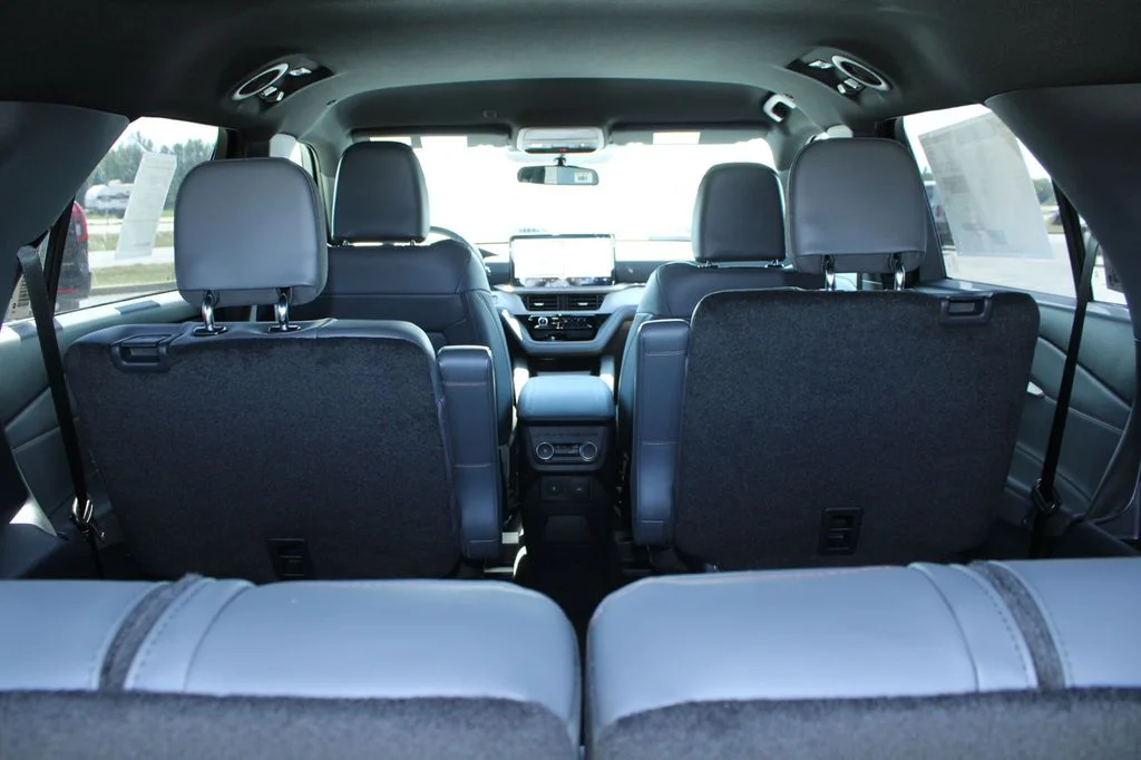 New 2027 White Ford 4DR 4WD ACTIVE image 11
