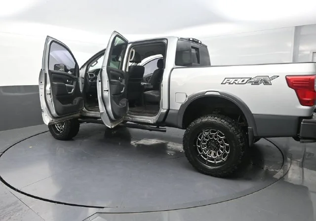 Used 2018 Silver Nissan PRO-4X image 43