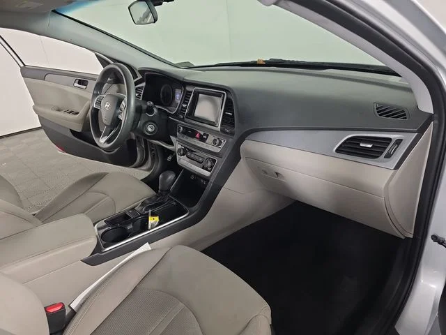 Used 2019 Silver Hyundai SE image 25