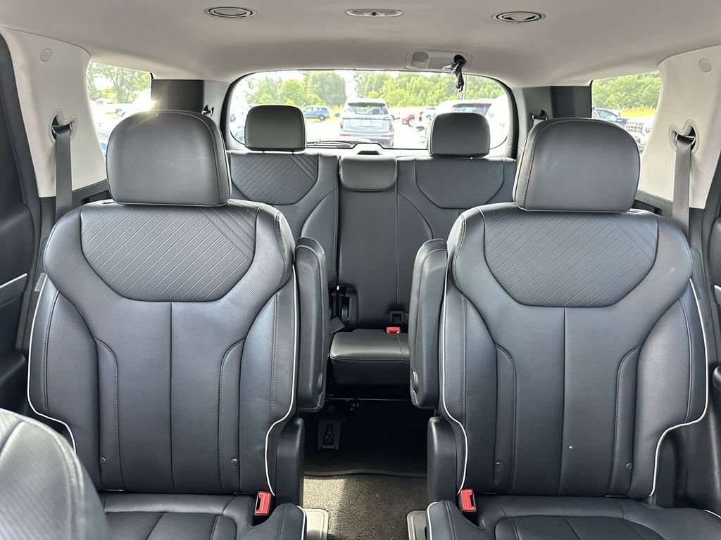 Used 2025 Silver Hyundai SEL image 13