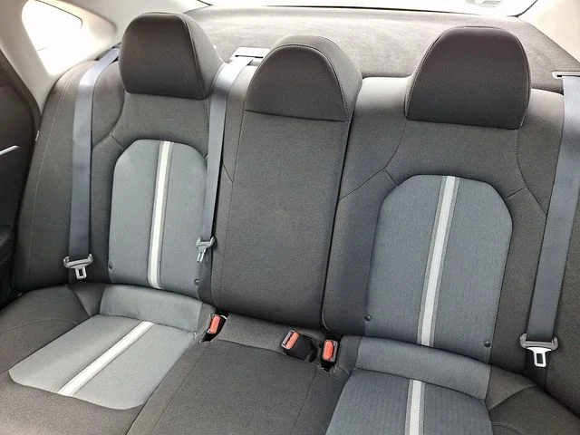 Used 2020 Blue Hyundai SE image 18