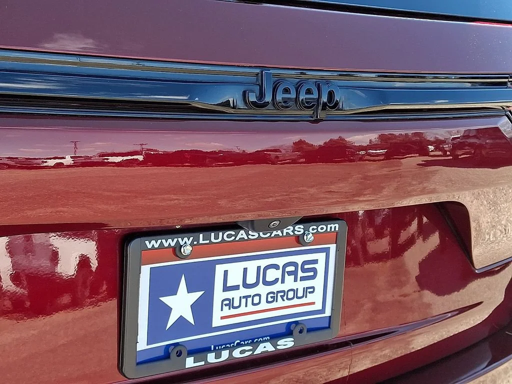 Used 2023 Velvet Red Pearlcoat Jeep Altitude image 32