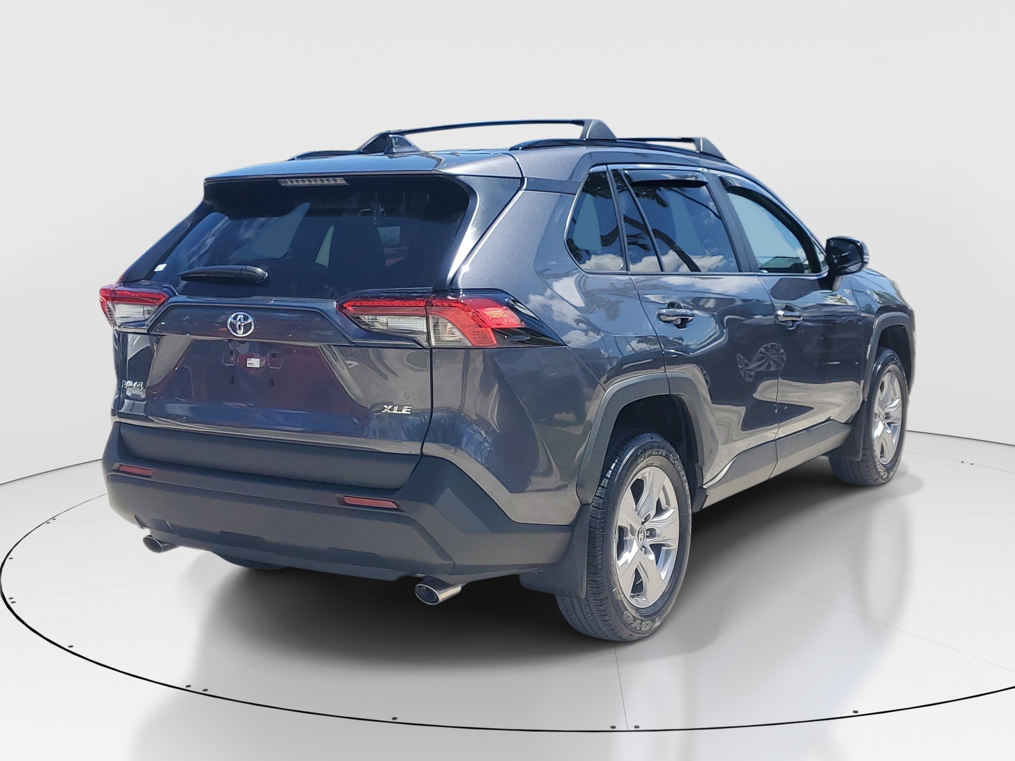 Used 2025 Magnetic Gray Metallic Toyota XLE image 3