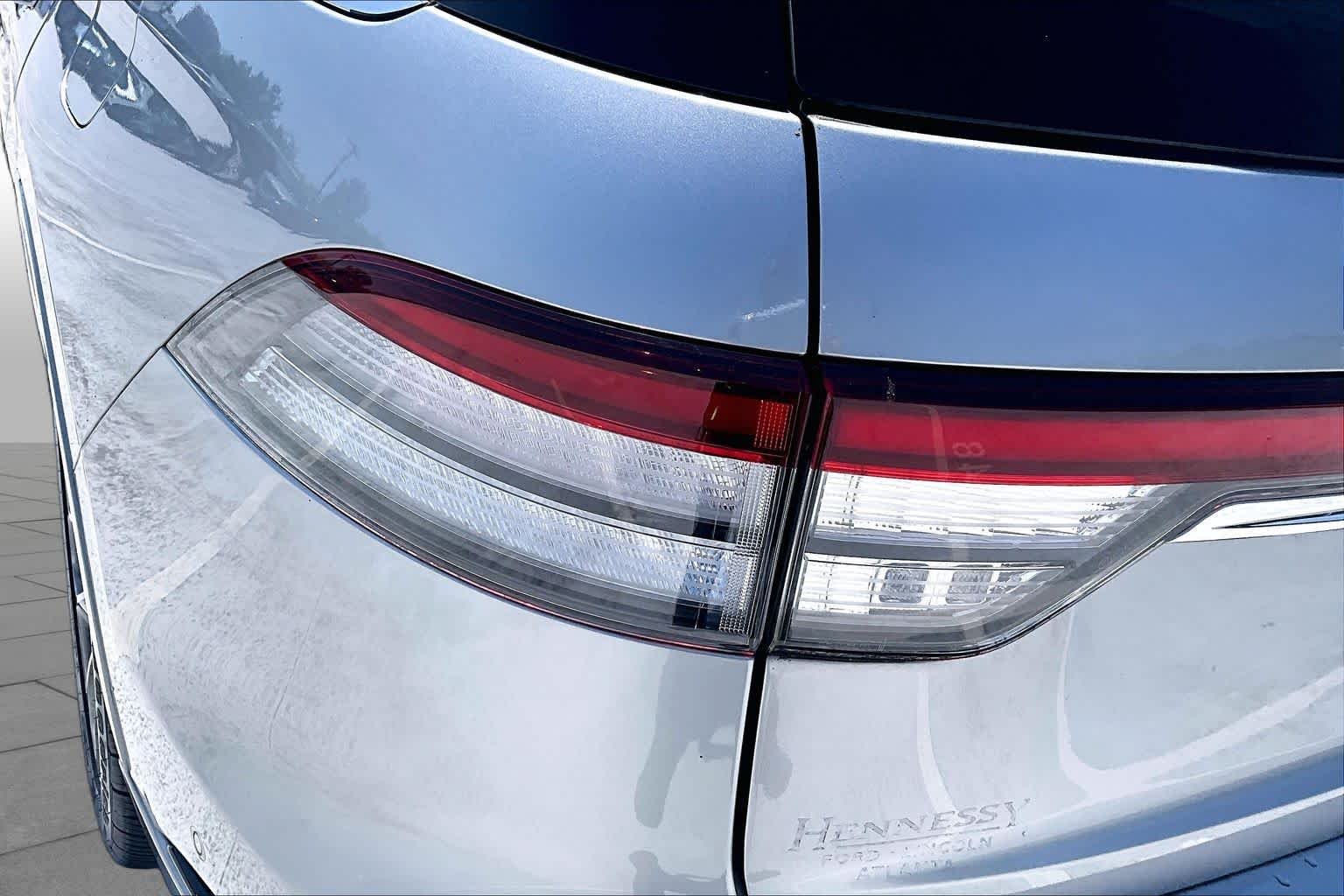 Used 2021 Silver Radiance Lincoln Grand Touring image 28