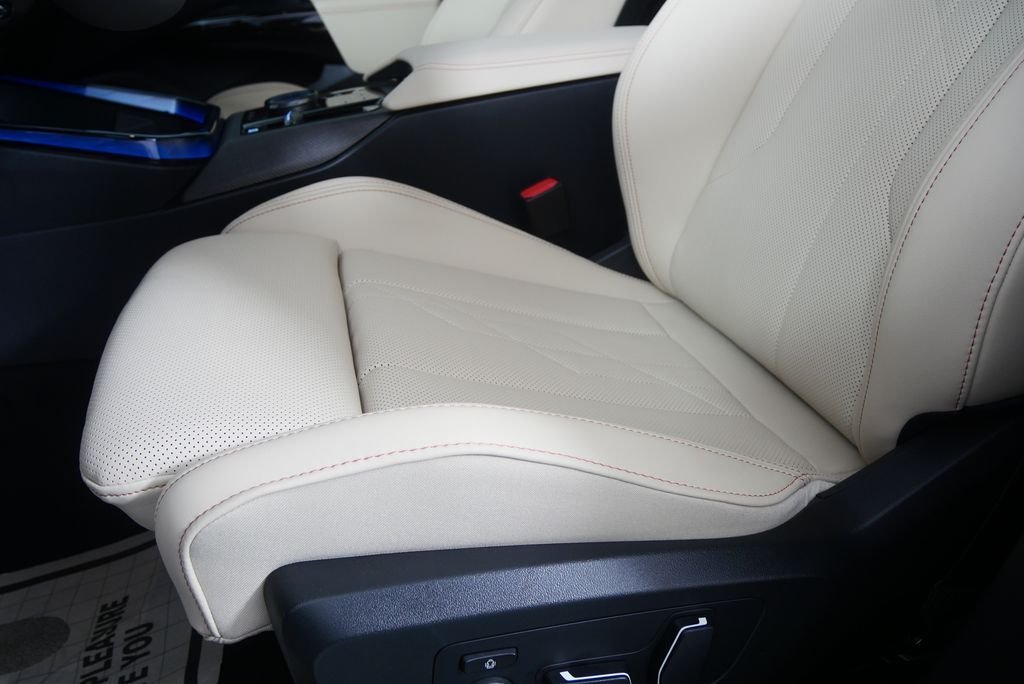 New 2026 Gray Metallic BMW 30 xDrive image 9