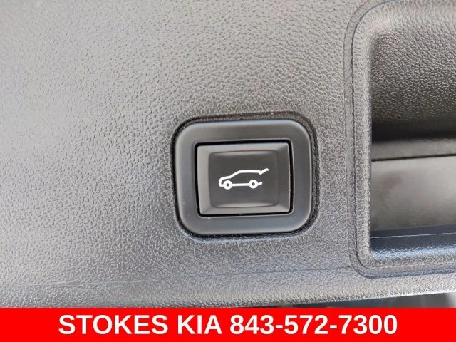 Used 2023 Silver GMC Denali image 34