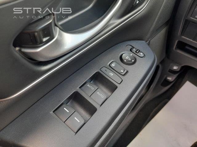Used 2020 Lunar Silver Metallic Honda Touring image 38