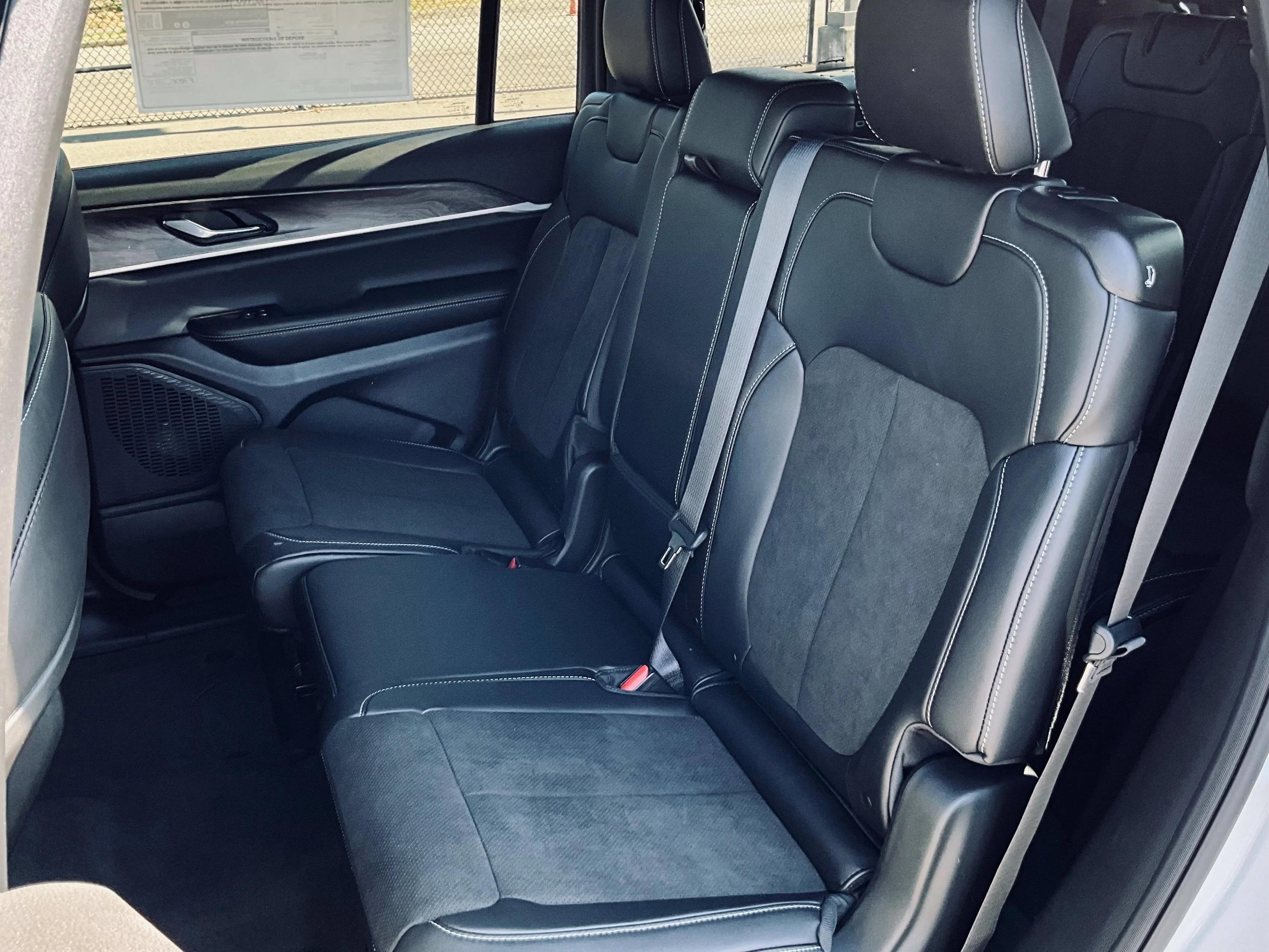 New 2027 White Jeep Laredo Altitude image 23