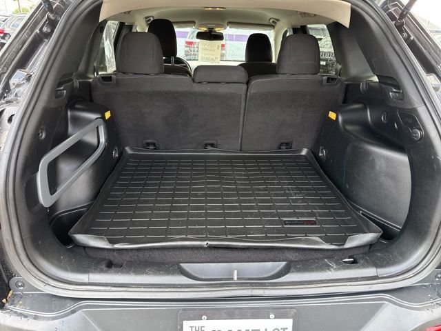 Used 2015 Black Jeep Latitude image 18