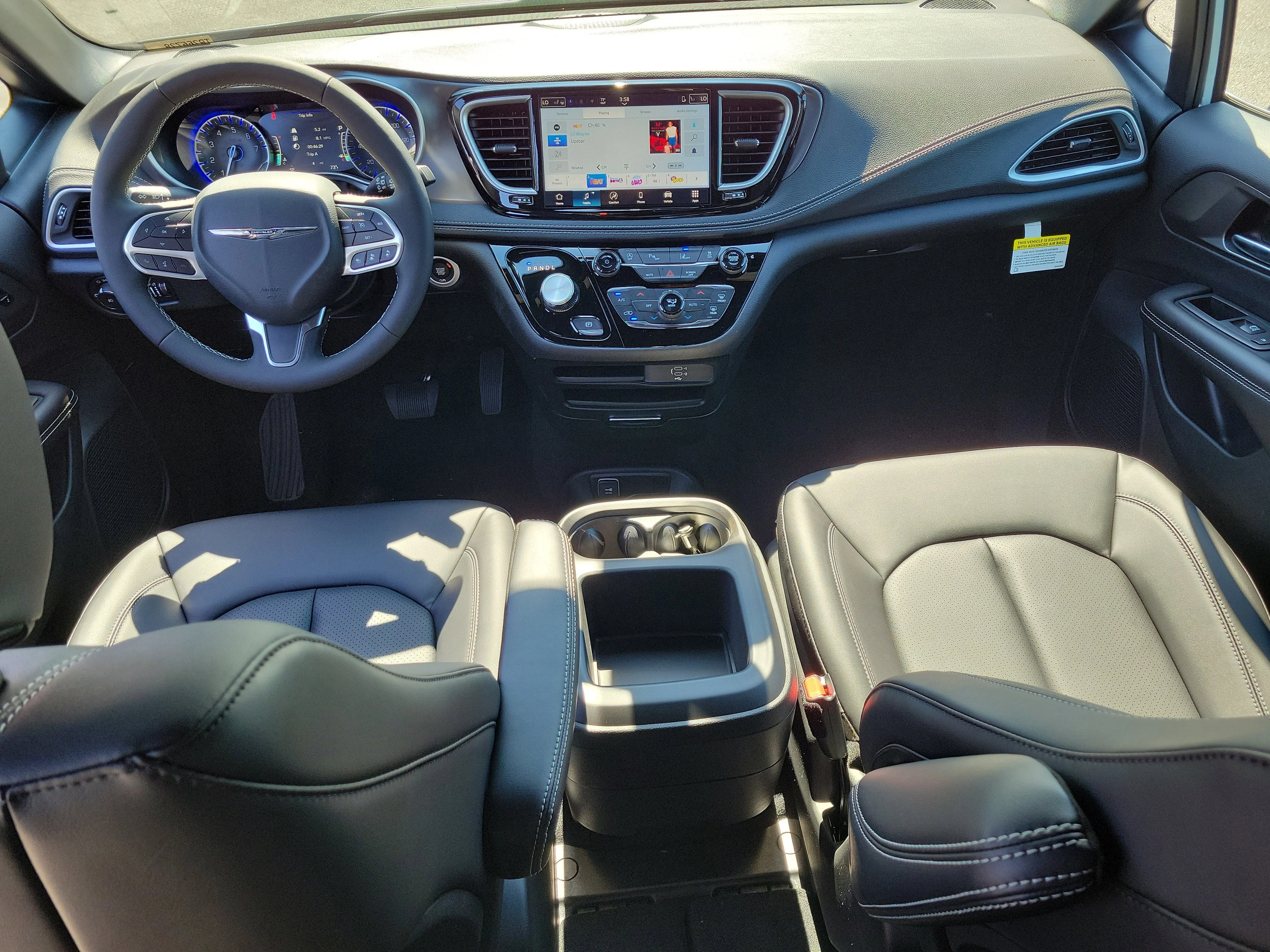 New 2026 Bright White Clearcoat Chrysler Select image 13