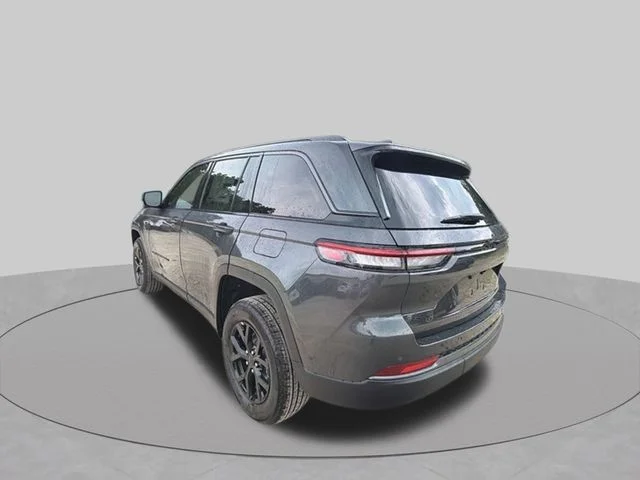 New 2026 Baltic Gray Metallic Clear-Coat Exterior Paint Jeep Altitude image 5