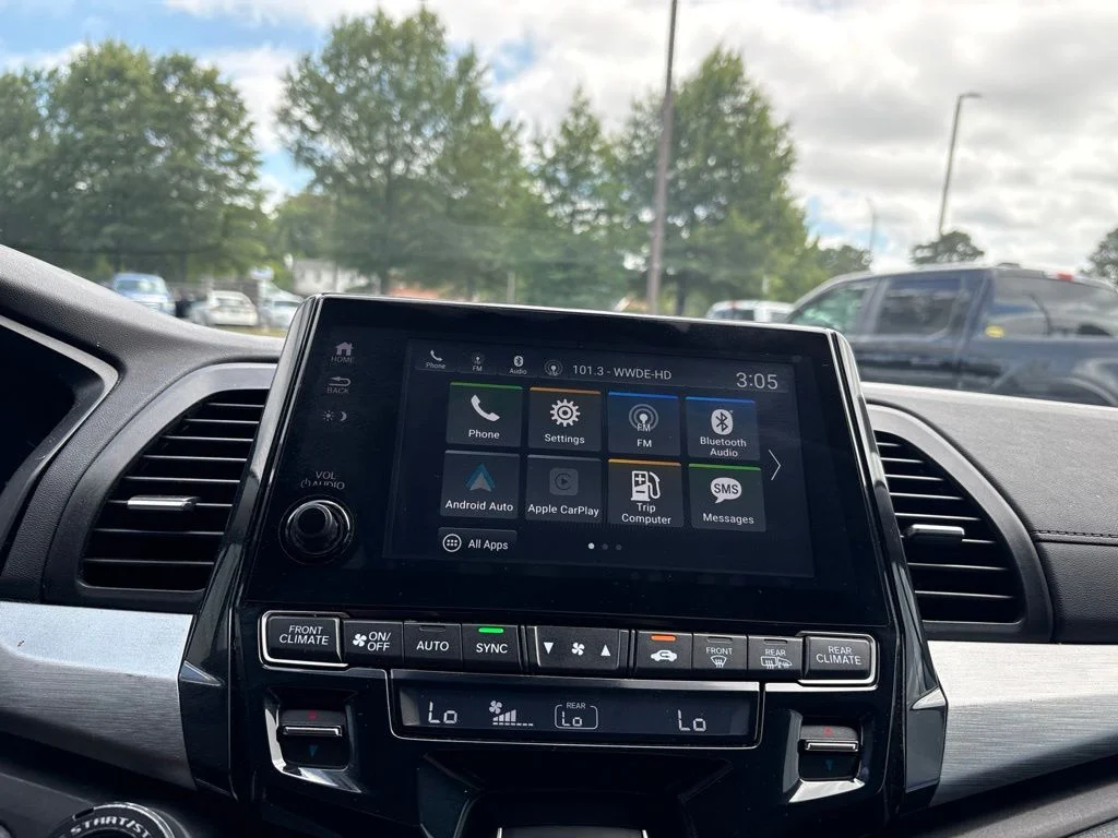 Used 2022 White Honda EX-L image 17