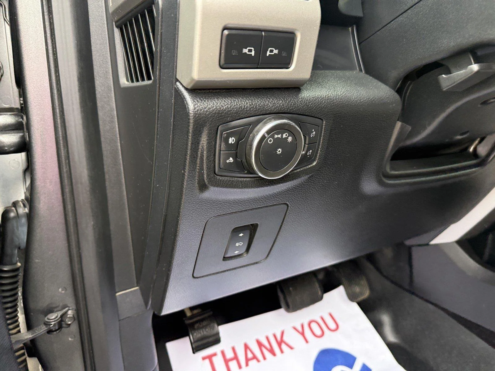 Used 2015 Magnetic Metallic Ford Lariat image 13