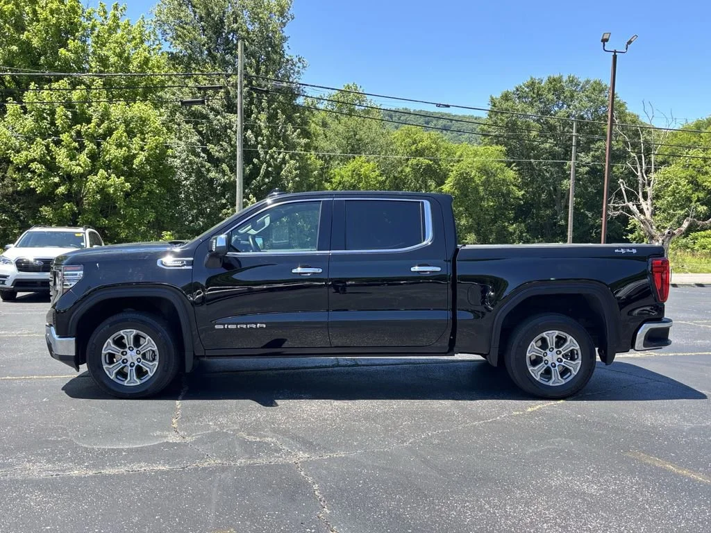 Used 2024 Onyx Black GMC SLT image 5