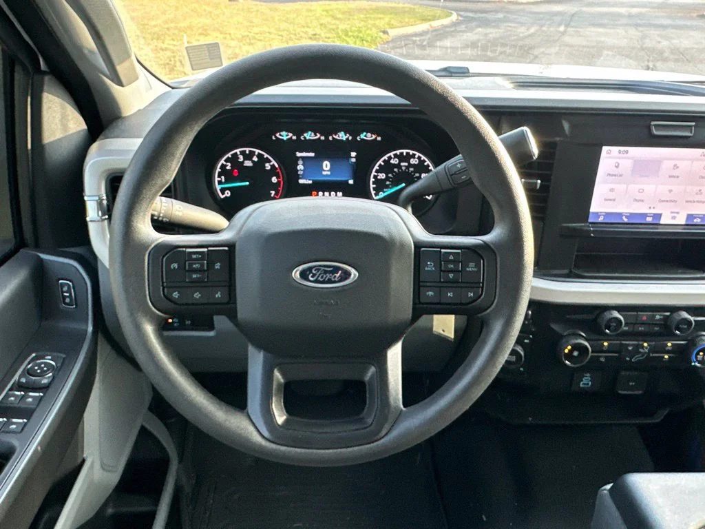 Used 2025 Oxford White Ford XLT image 17