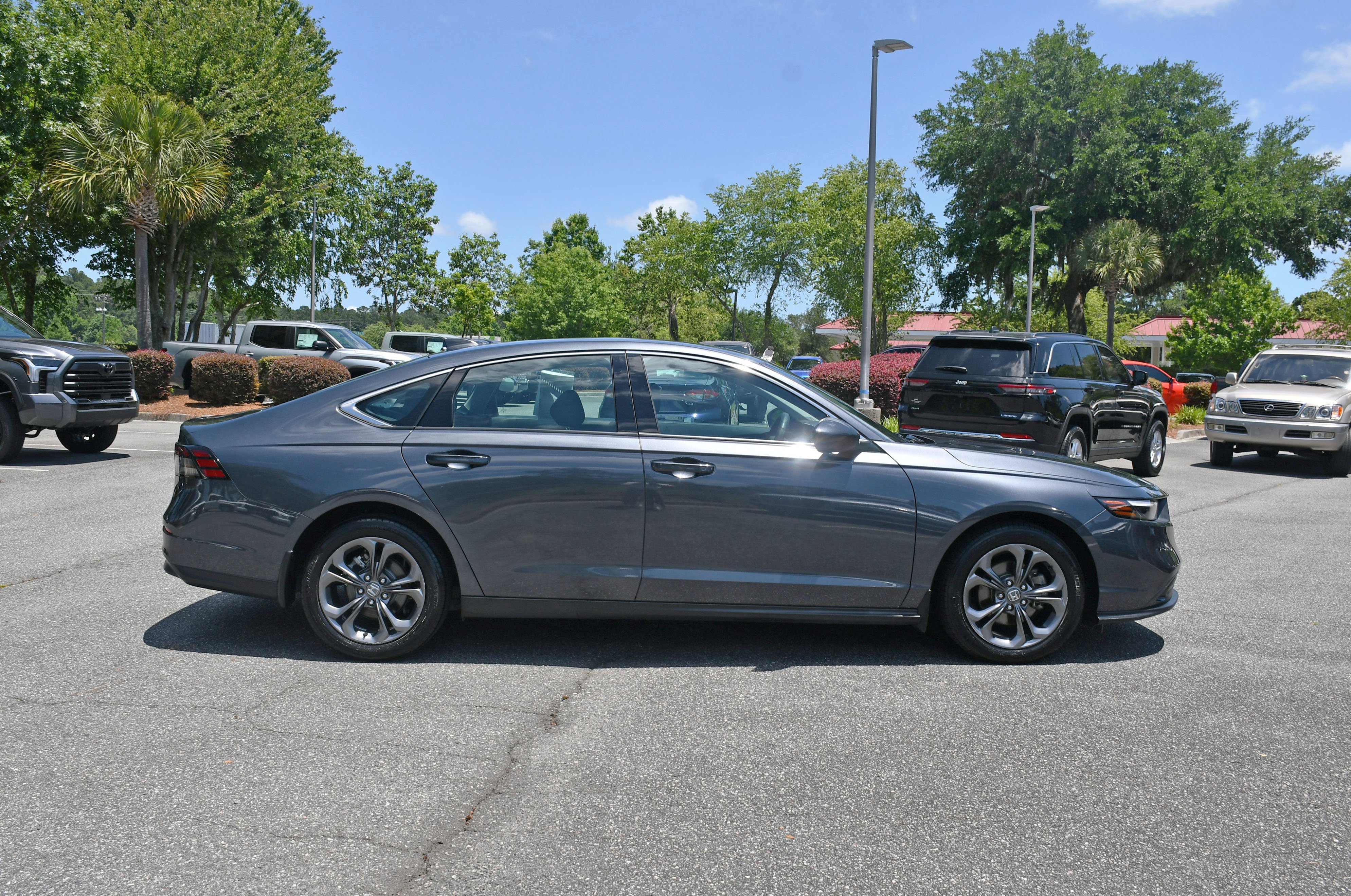 Used 2023  Honda EX image 4