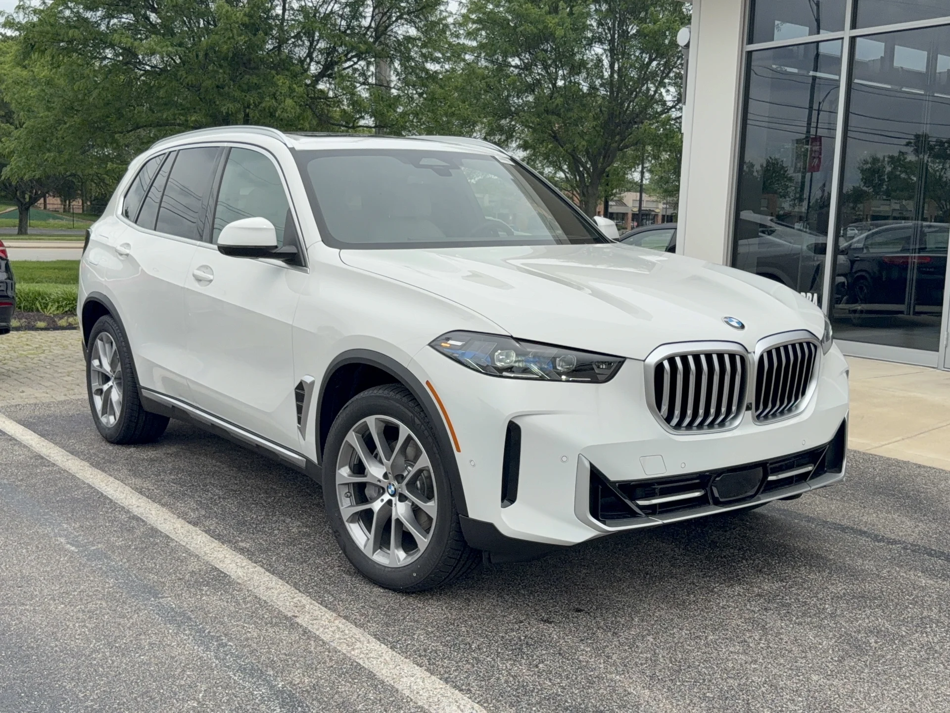 New 2026 Alpine White BMW xDrive40i image 1