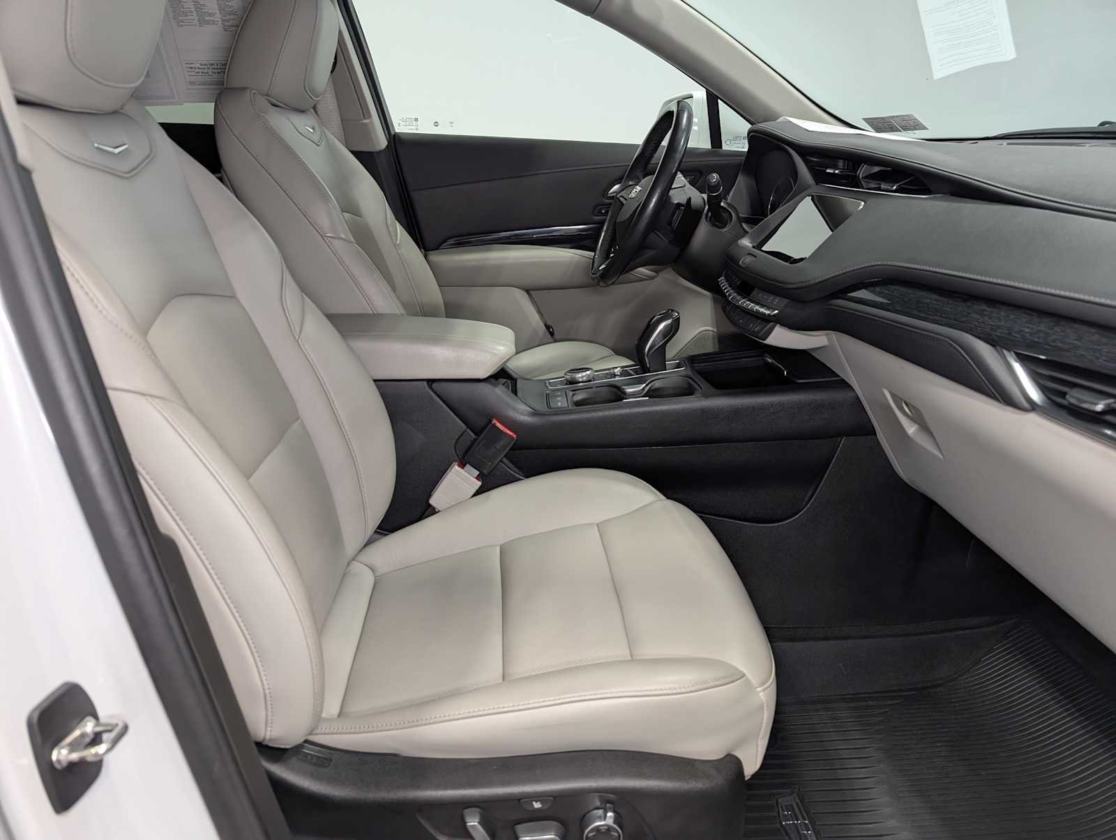 Used 2019 CRYSTAL WHITE TRICOAT Cadillac AWD Premium Luxury image 42