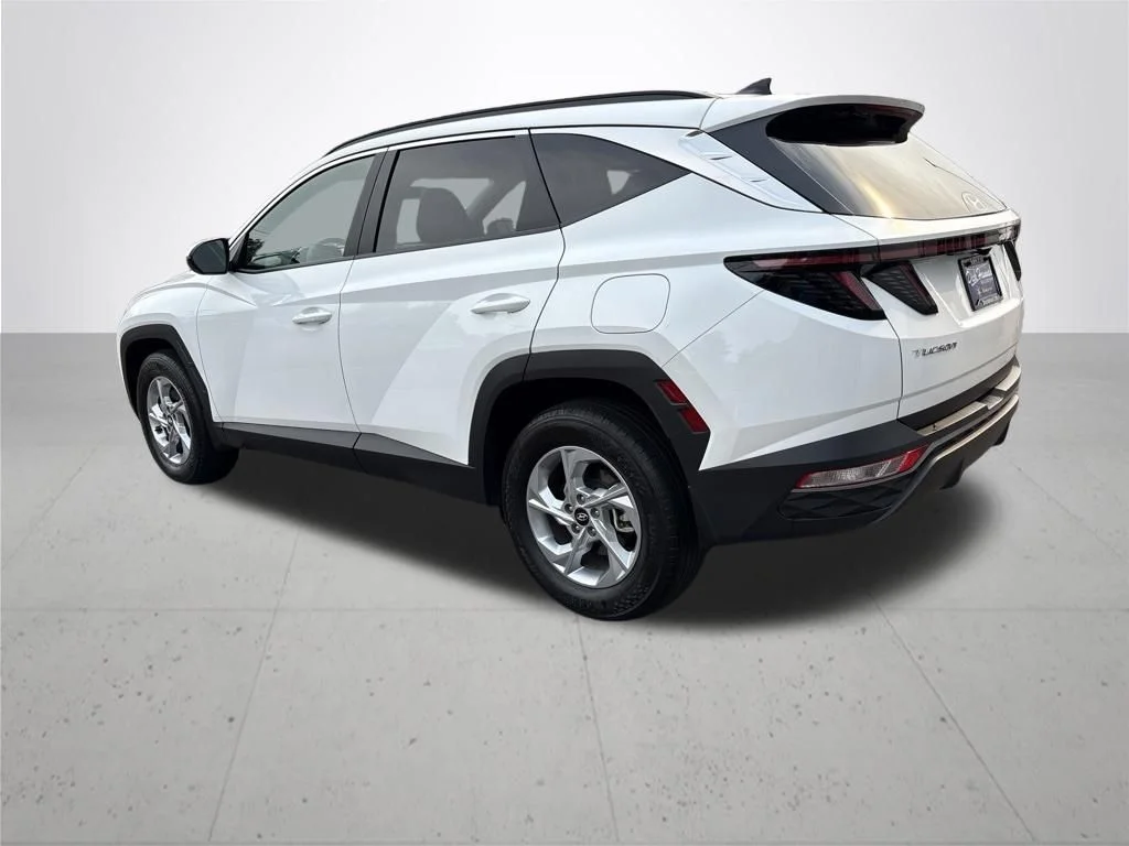 Used 2023 White Hyundai SEL image 9