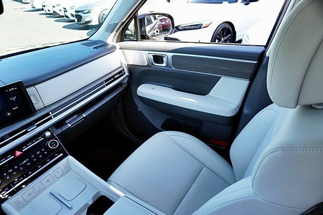 Used 2025 Black Hyundai Calligraphy image 25