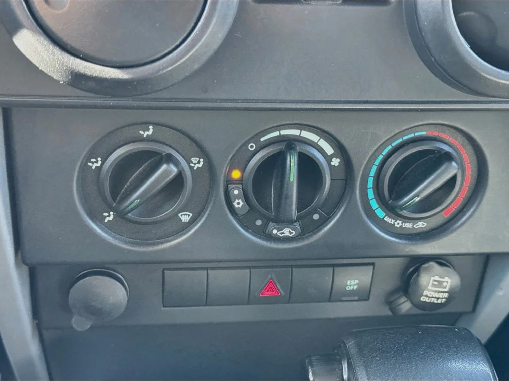 Used 2007 Silver Jeep X image 16