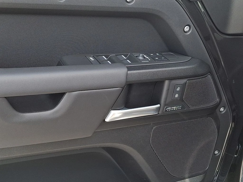 New 2026 Carpathian Grey Land Rover V8 image 8