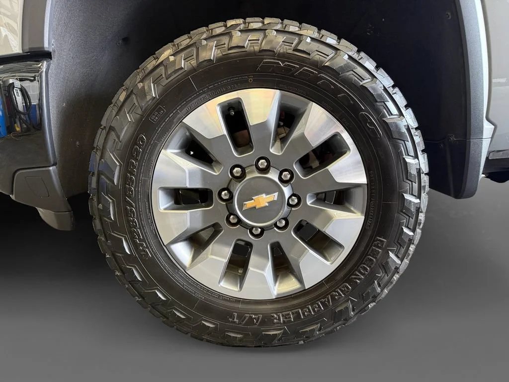 Used 2025 Slate Gray Metallic Chevrolet Custom image 15