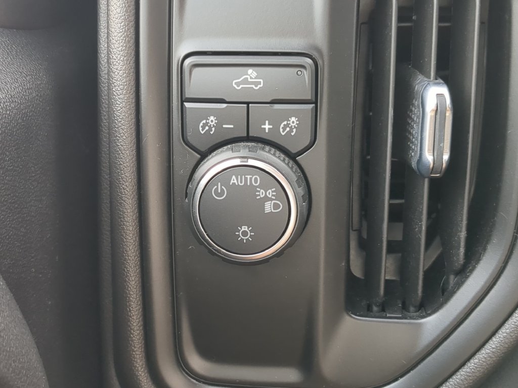 Used 2023 White Chevrolet Custom image 25