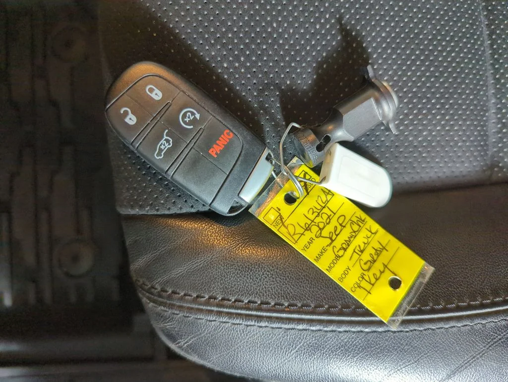 Used 2021 Crystal Metallic Jeep Laredo X image 23
