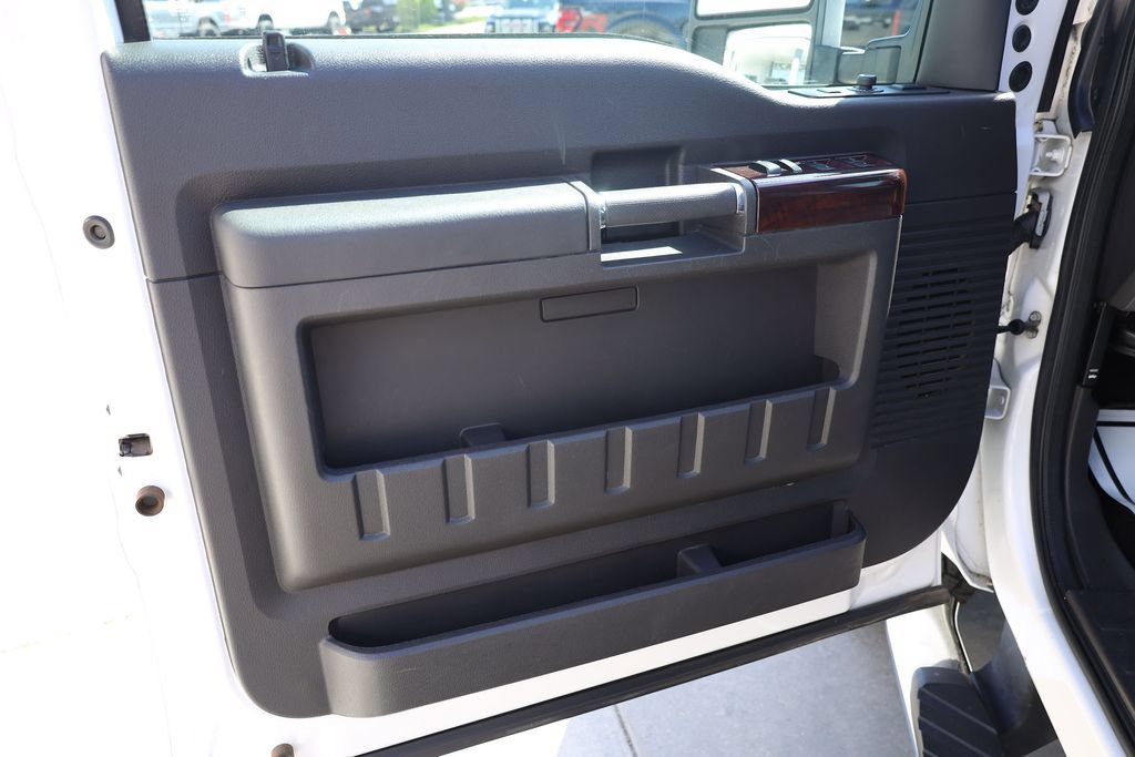 Used 2010 White Ford  image 10