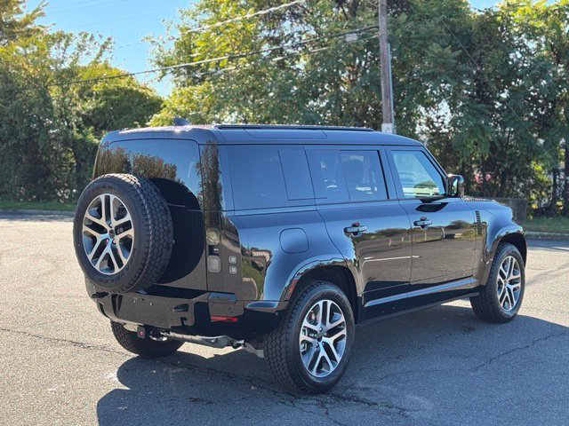 New 2026 Santorini Black Land Rover X-Dynamic SE image 5