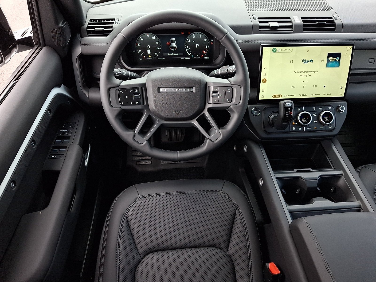 New 2026 Fuji White LAND ROVER S image 7