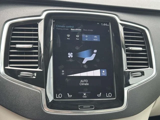 Used 2021 Blue Volvo T6 Momentum image 28