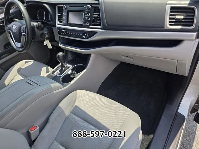 Used 2019 Silver Toyota LE image 19
