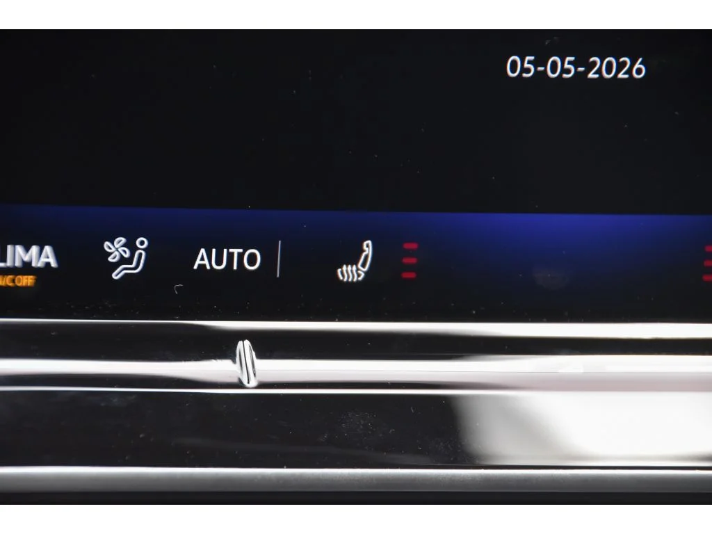 Used 2025 Opal White Pearl Volkswagen SE R-Line Black image 21