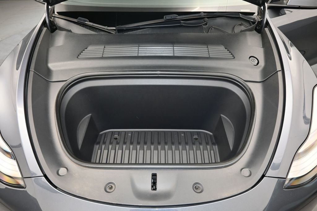 Used 2022  Tesla Long Range image 22