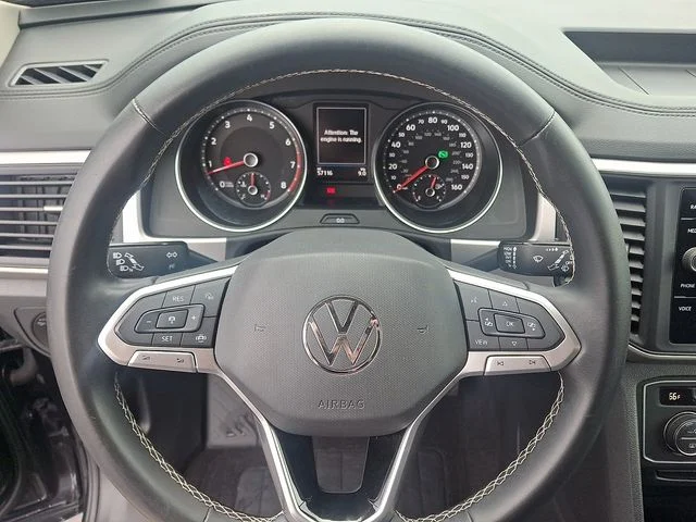 Used 2021 Black Volkswagen 3.6L V6 SE w/Technology image 18