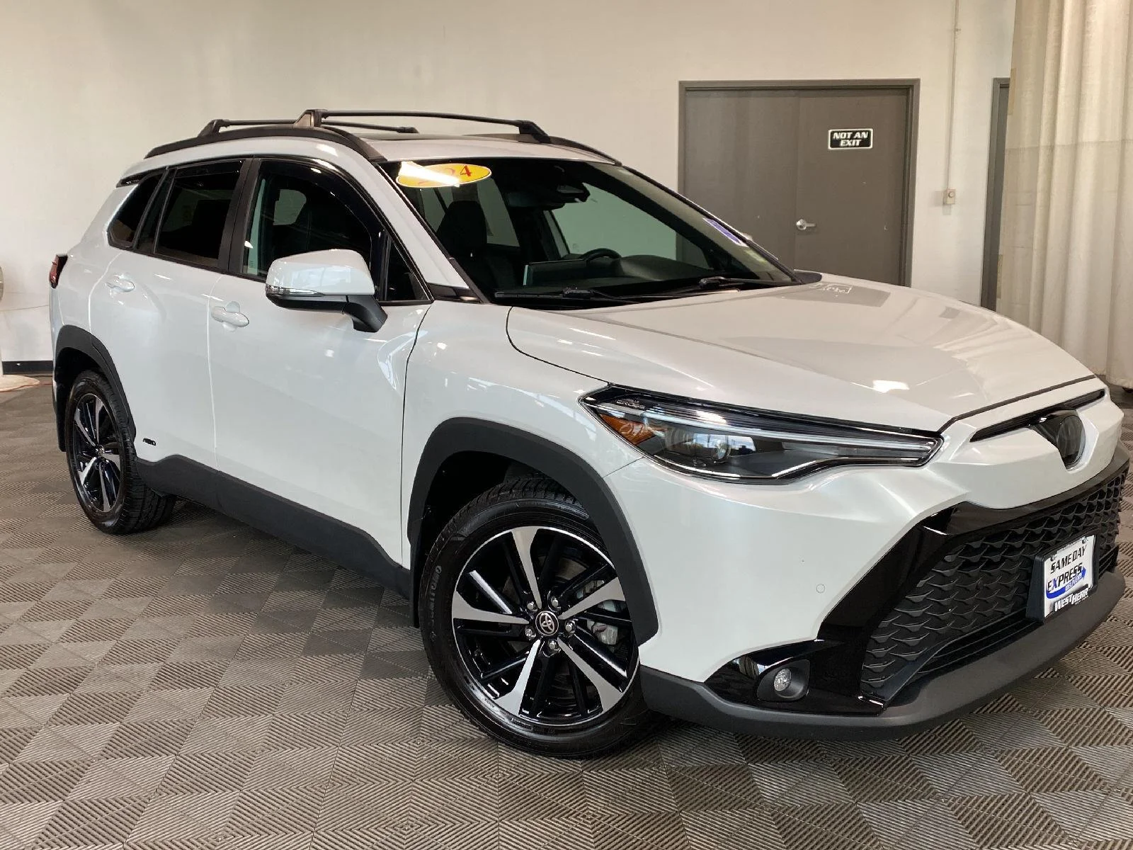 Used 2024 Wind Chill Pearl Toyota XSE image 1